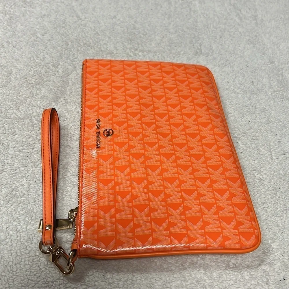 Michael Kors Logo Jet Set Charm Apricot Large Top Zip Wristlet